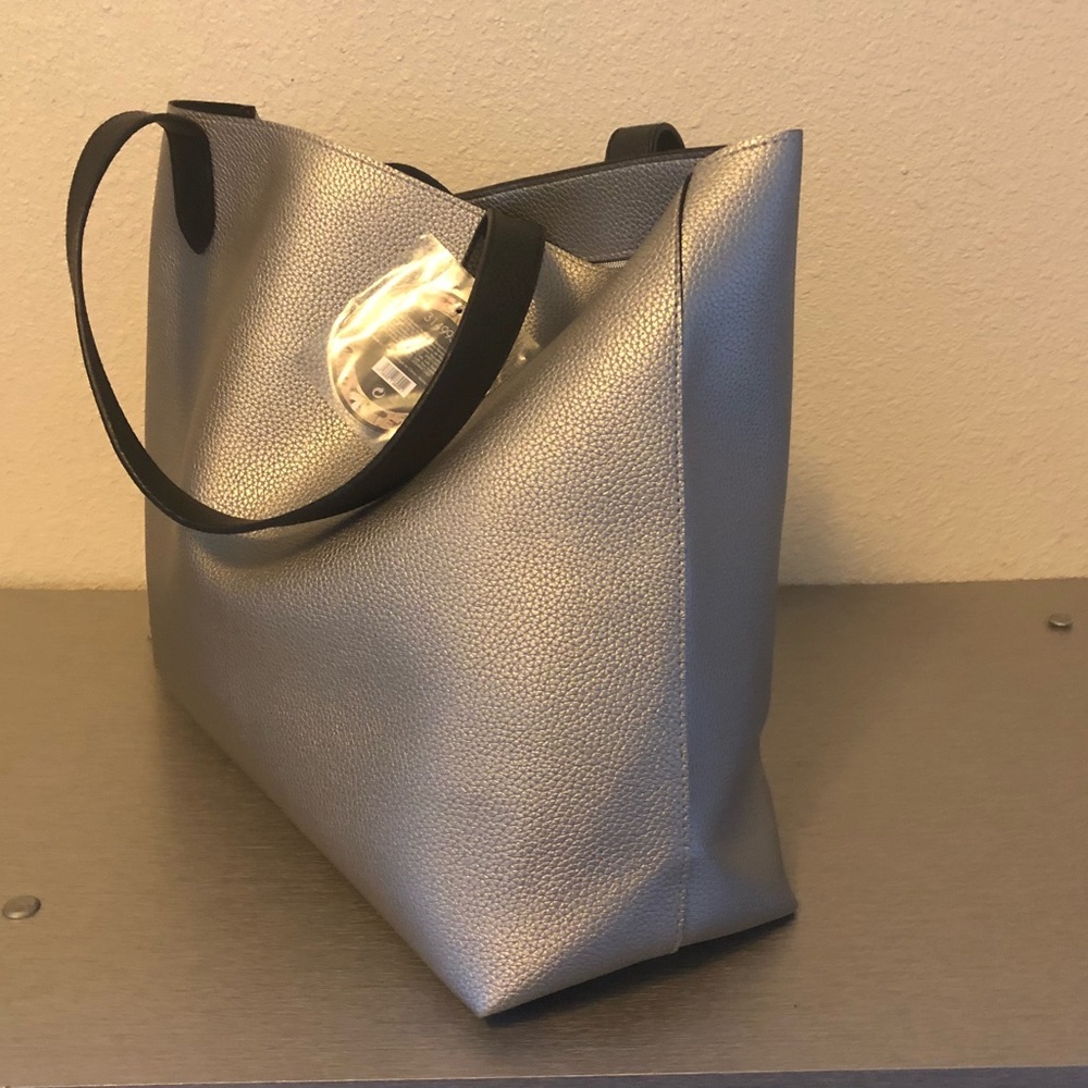 NWT Large Matte Silver Shoulder Tote Bag | Carry-All Beach Shopper Black Handles - Picture 4 of 5